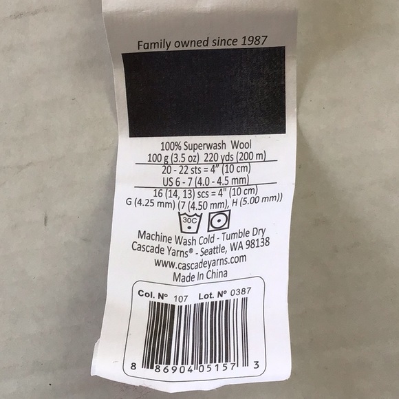 Cascade Yarns 220 Superwash Wave Wool - Picture 3 of 5